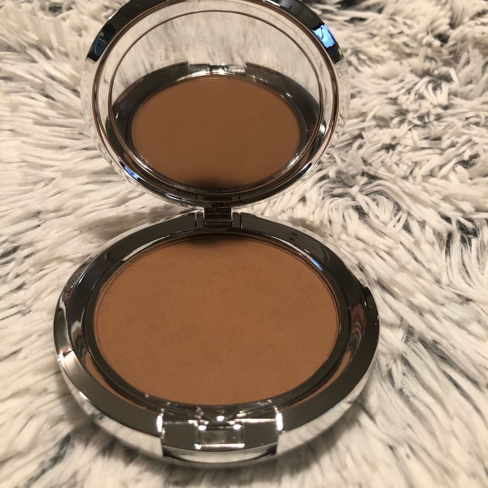 TIGI powder Foundation